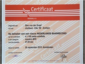 Een 'All Star'-cikoteam pakt de titel op de 4x400meter tiijdens de NK Estafette in Amstelveen. Het is een nederlands record